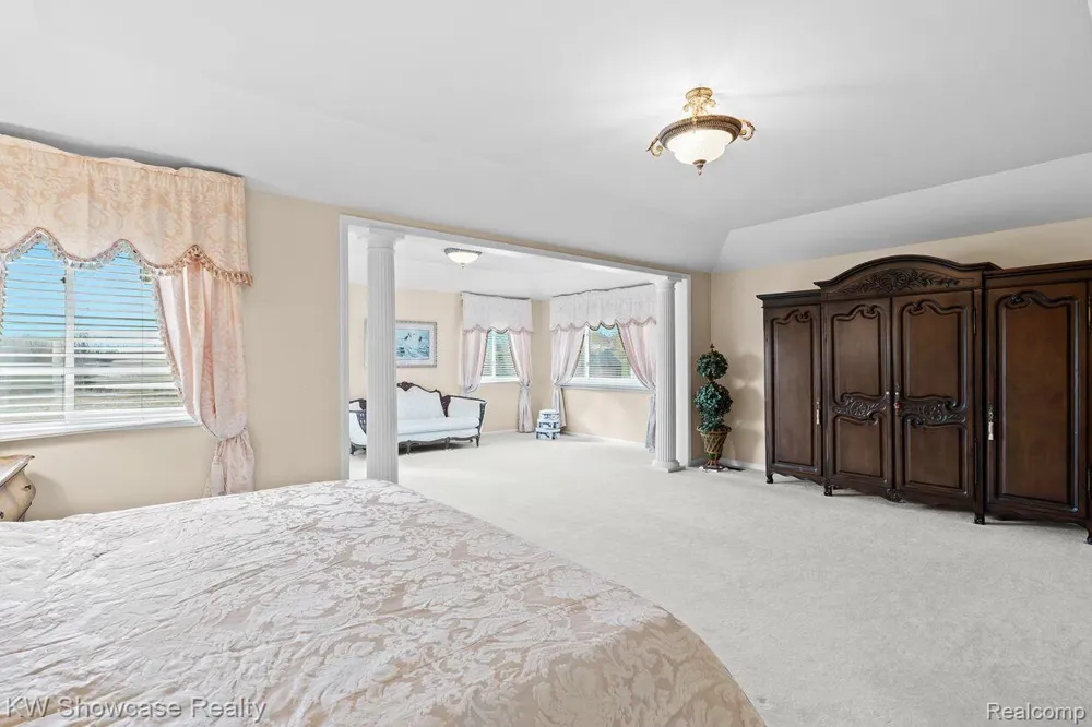 2955 Ivy Hill Drive Commerce Charter Township, MI 48382