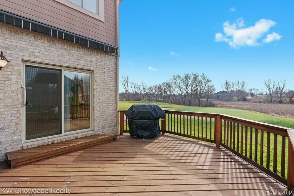 2955 Ivy Hill Drive Commerce Charter Township, MI 48382