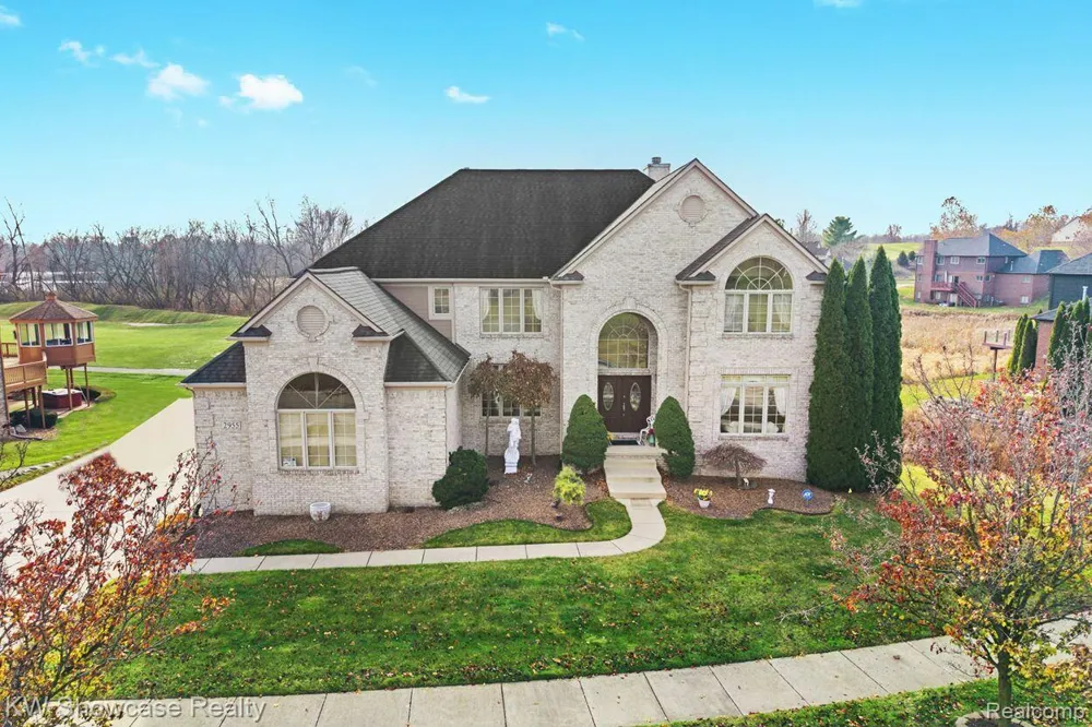 2955 Ivy Hill Drive Commerce Charter Township, MI 48382