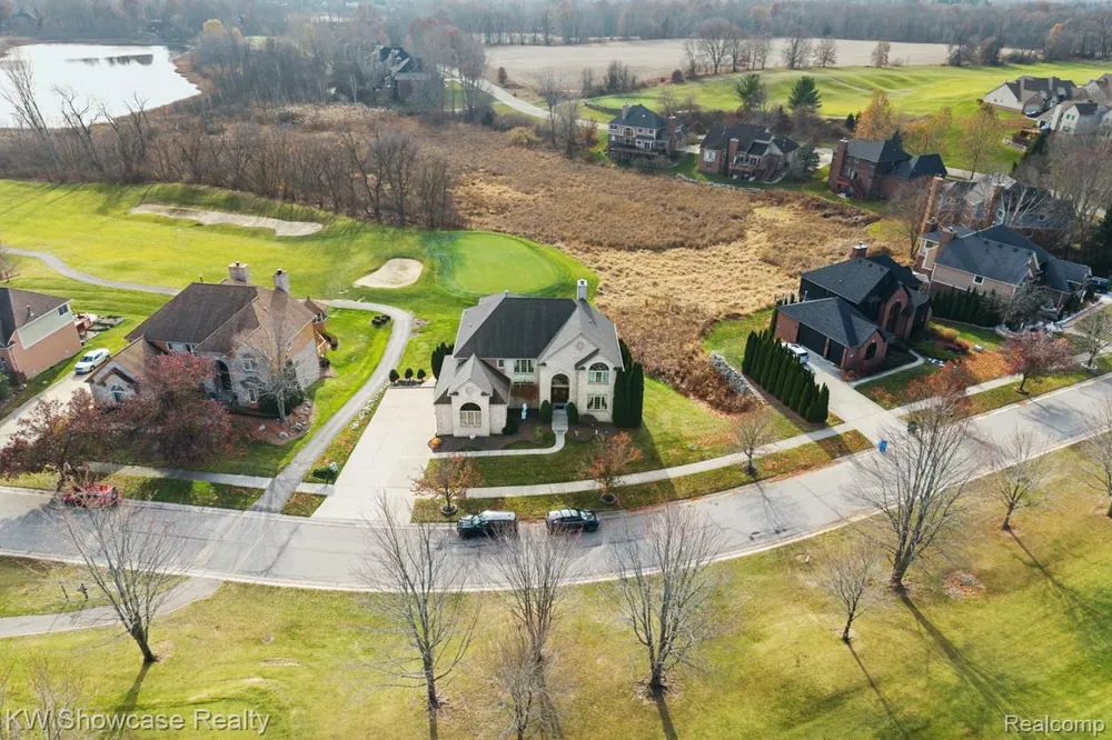 2955 Ivy Hill Drive Commerce Charter Township, MI 48382
