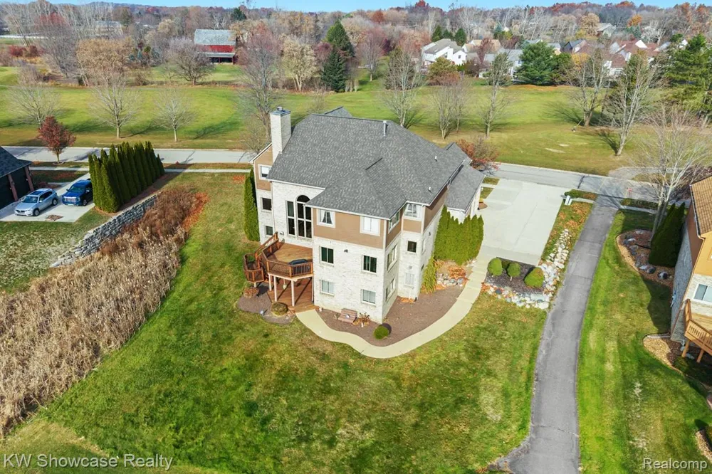 2955 Ivy Hill Drive Commerce Charter Township, MI 48382