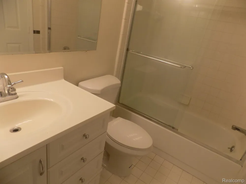 19121 WALDORF STREET Roseville City, MI 48066
