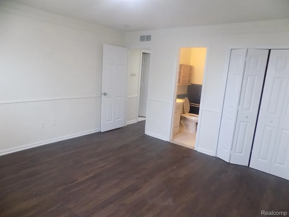 19121 WALDORF STREET Roseville City, MI 48066