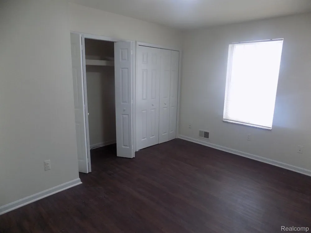 19121 WALDORF STREET Roseville City, MI 48066