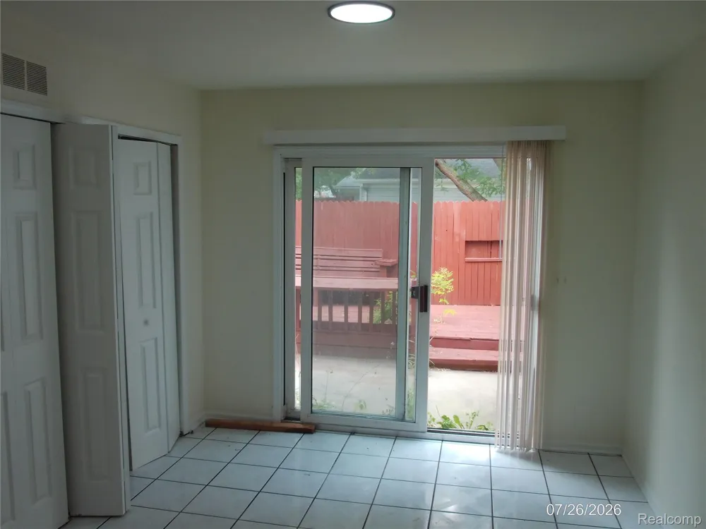 19121 WALDORF STREET Roseville City, MI 48066