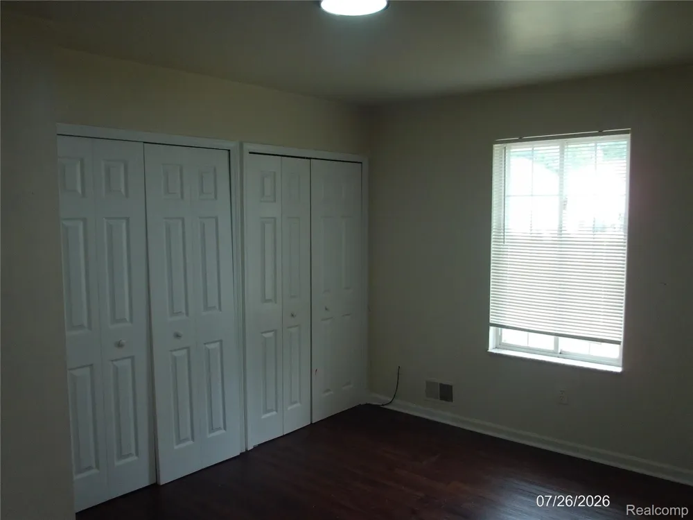 19121 WALDORF STREET Roseville City, MI 48066
