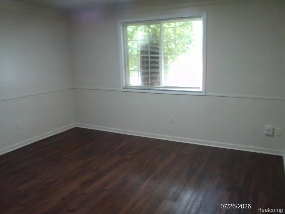 19121 WALDORF STREET Roseville City, MI 48066