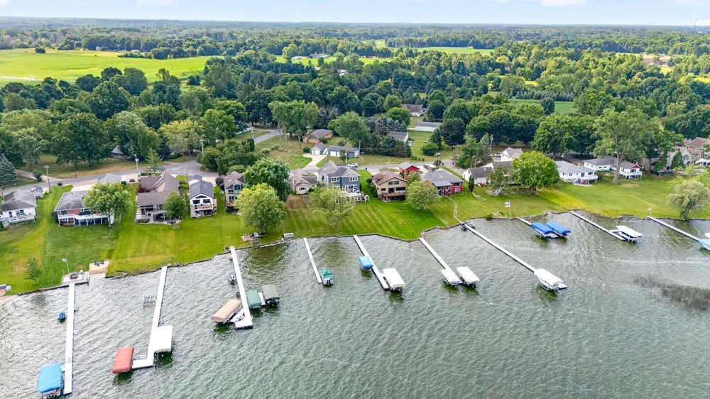 7705 S Indian Lake Drive Brady Township, MI 49097