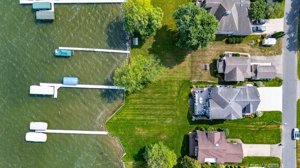 7705 S Indian Lake Drive Brady Township, MI 49097