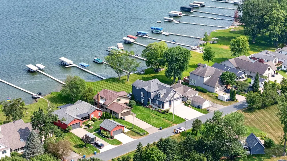 7705 S Indian Lake Drive Brady Township, MI 49097