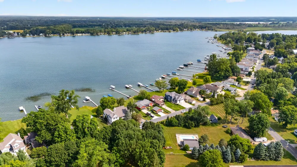 7705 S Indian Lake Drive Brady Township, MI 49097
