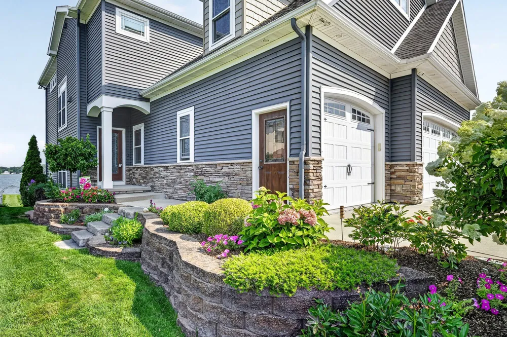 7705 S Indian Lake Drive Brady Township, MI 49097