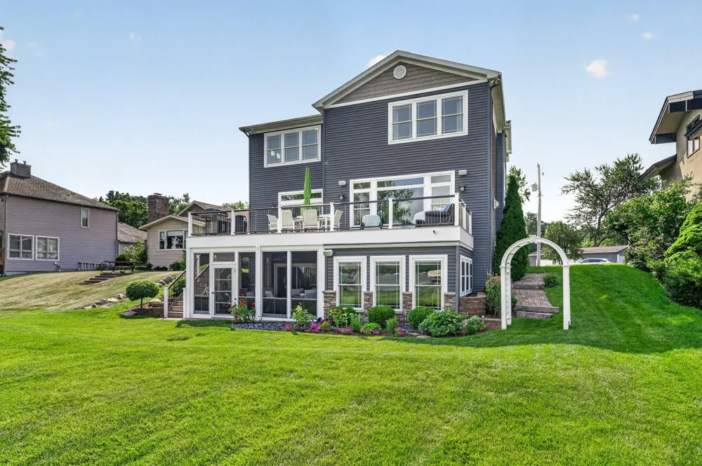 7705 S Indian Lake Drive Brady Township, MI 49097