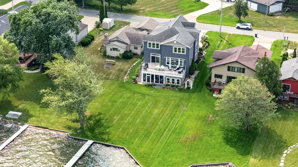 7705 S Indian Lake Drive Brady Township, MI 49097