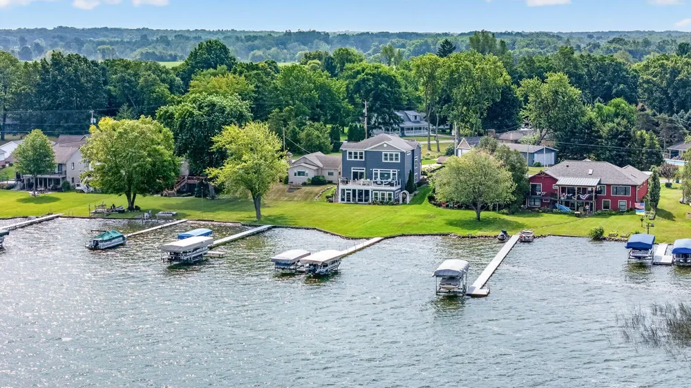 7705 S Indian Lake Drive Brady Township, MI 49097
