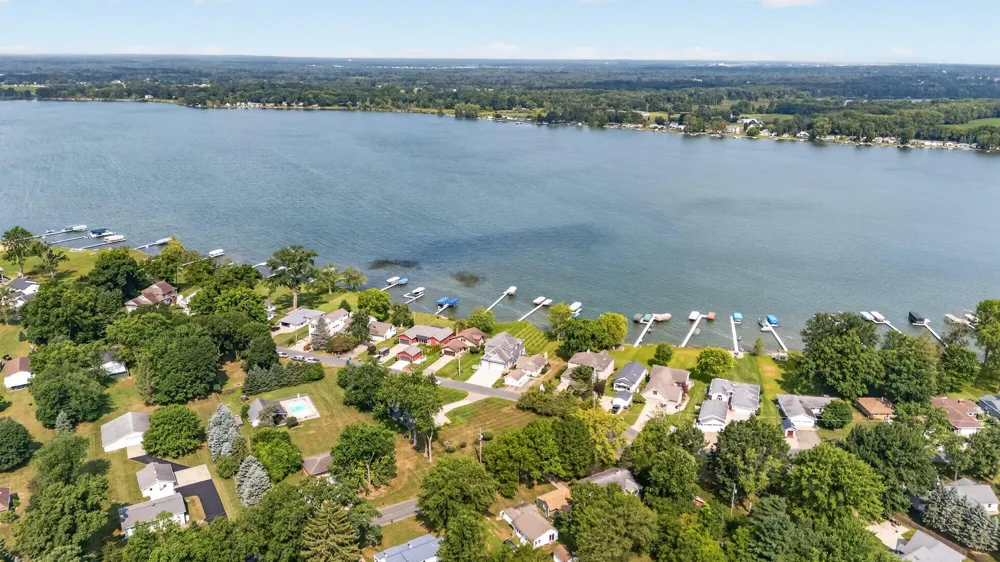 7705 S Indian Lake Drive Brady Township, MI 49097