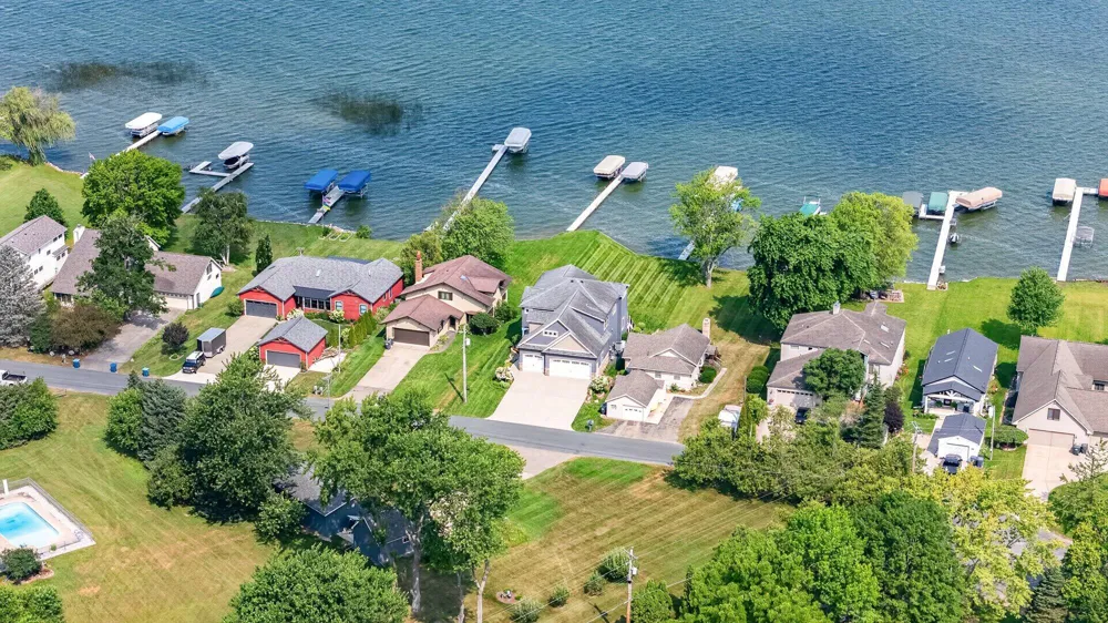 7705 S Indian Lake Drive Brady Township, MI 49097