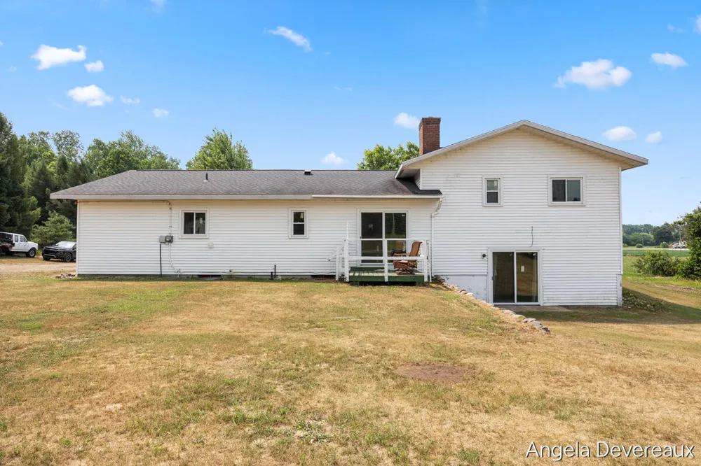 2637 17 Mile Road Tyrone Township, MI 49330