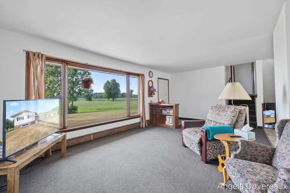 2637 17 Mile Road Tyrone Township, MI 49330