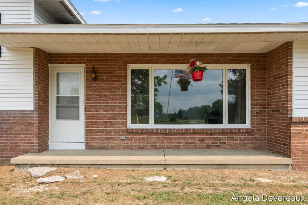 2637 17 Mile Road Tyrone Township, MI 49330
