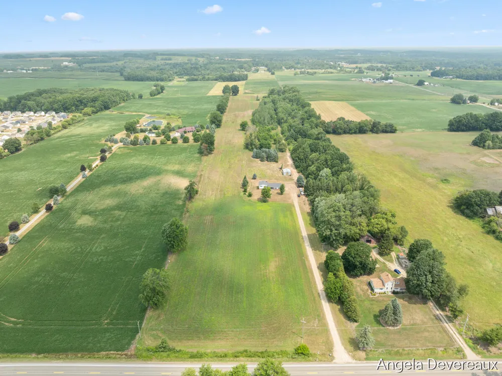 2637 17 Mile Road Tyrone Township, MI 49330