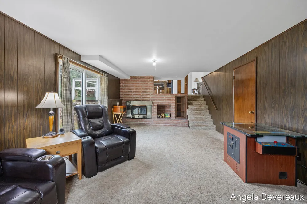 2637 17 Mile Road Tyrone Township, MI 49330
