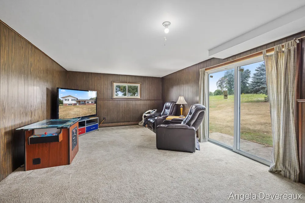 2637 17 Mile Road Tyrone Township, MI 49330