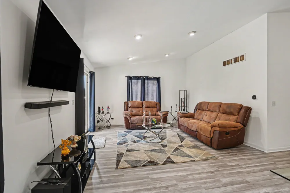 154 W 32nd Street Holland City, MI 49423