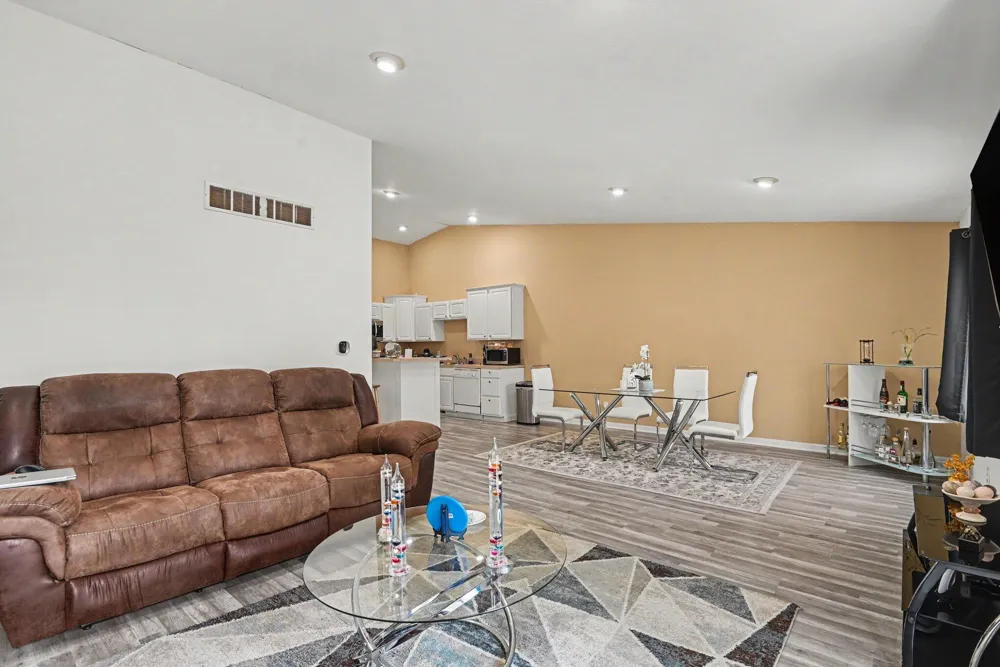 154 W 32nd Street Holland City, MI 49423