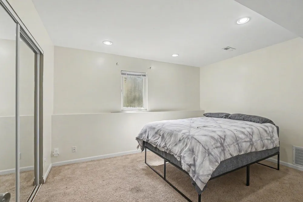 154 W 32nd Street Holland City, MI 49423