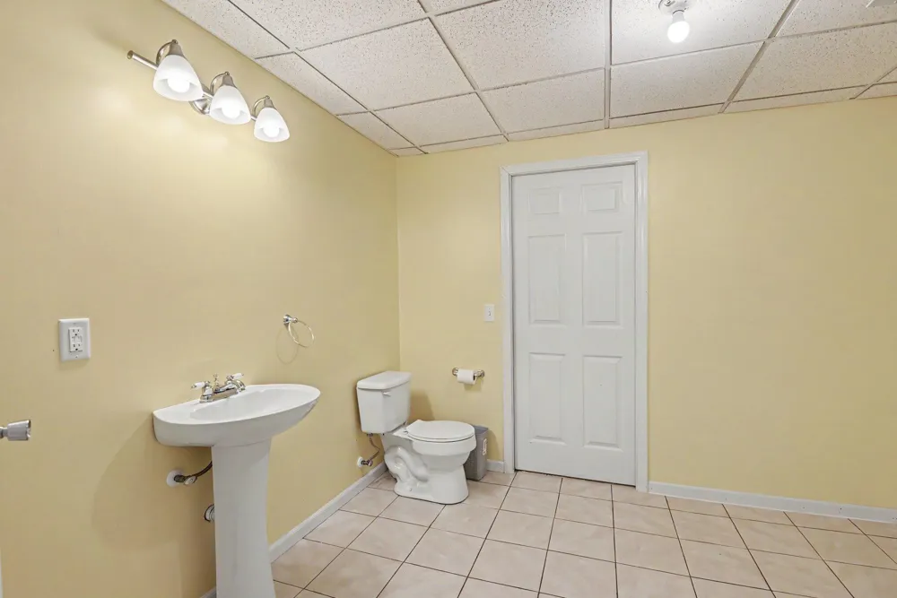 154 W 32nd Street Holland City, MI 49423