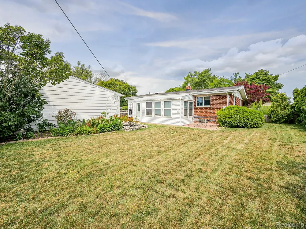 2681 Emeline Street Trenton City, MI 48183