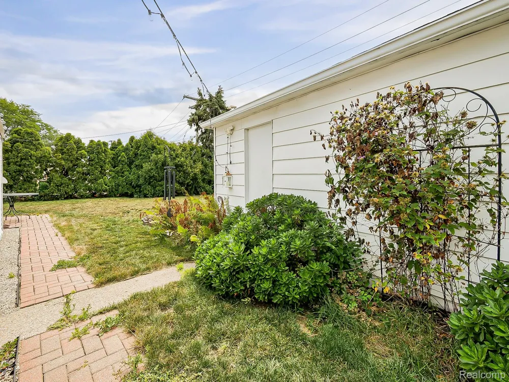 2681 Emeline Street Trenton City, MI 48183