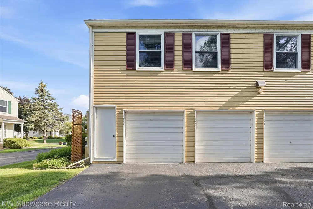 1499 Mariner Drive Walled Lake City, MI 48390