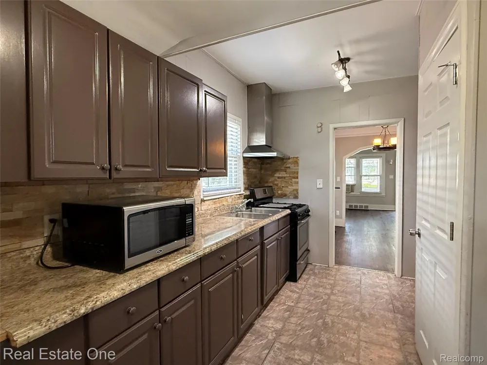 264 E Woodland Street Ferndale City, MI 48220