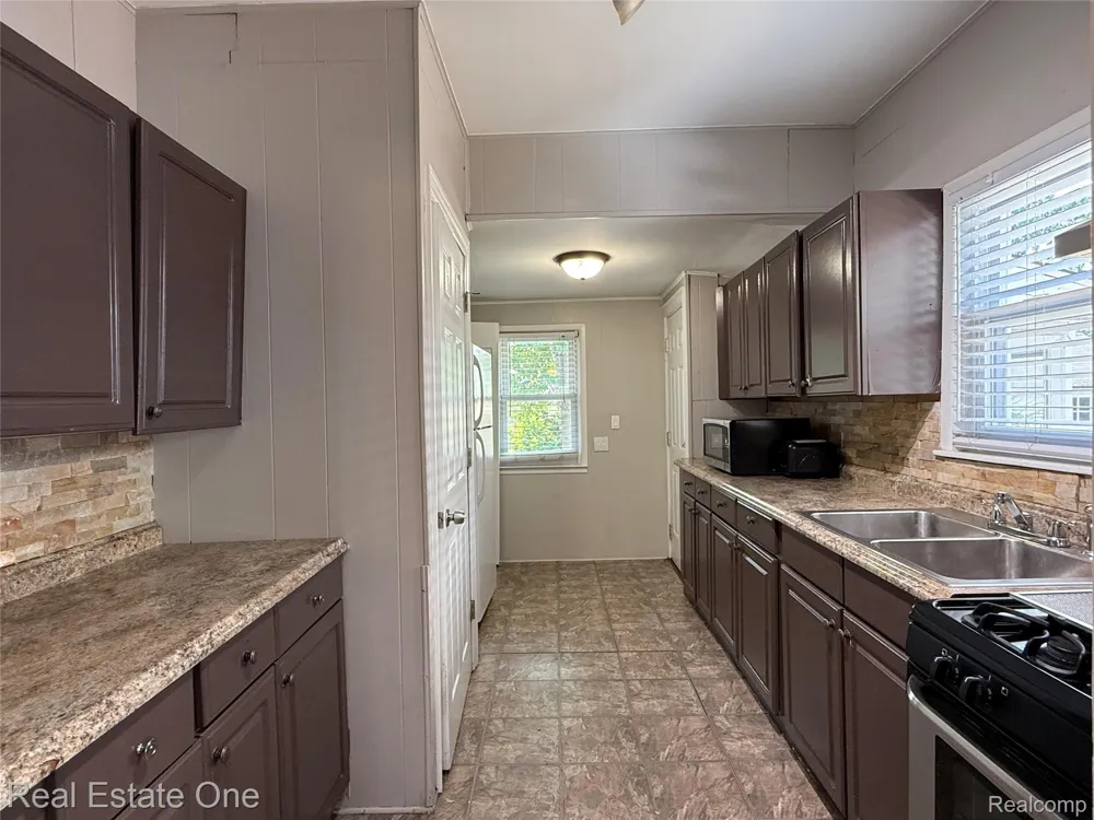 264 E Woodland Street Ferndale City, MI 48220