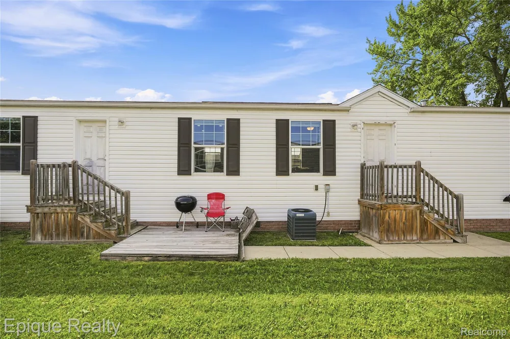 15346 Enchante Clinton Charter Township, MI 48038