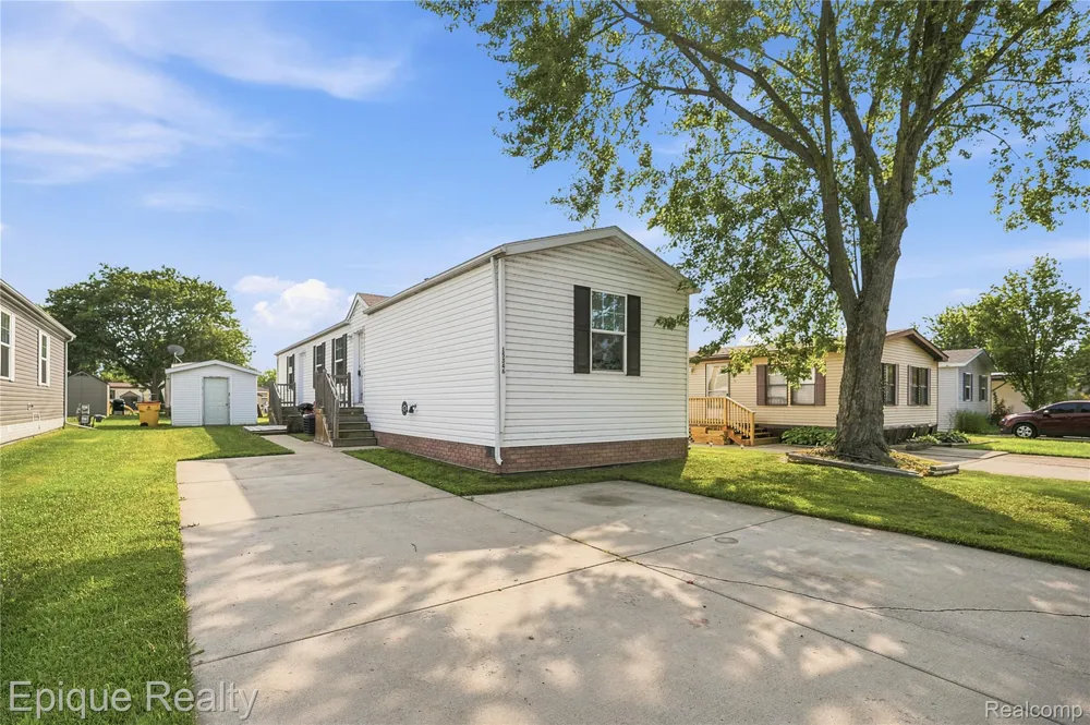 15346 Enchante Clinton Charter Township, MI 48038