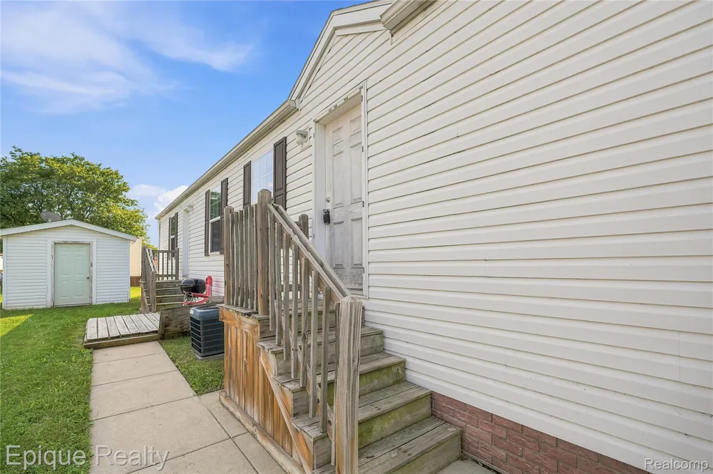 15346 Enchante Clinton Charter Township, MI 48038