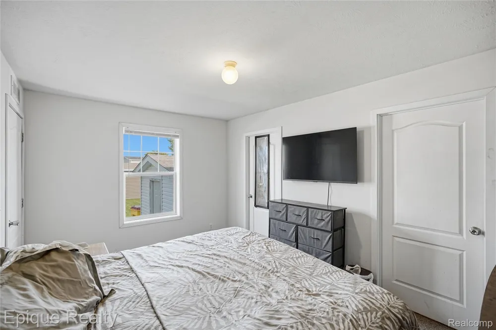 15346 Enchante Clinton Charter Township, MI 48038