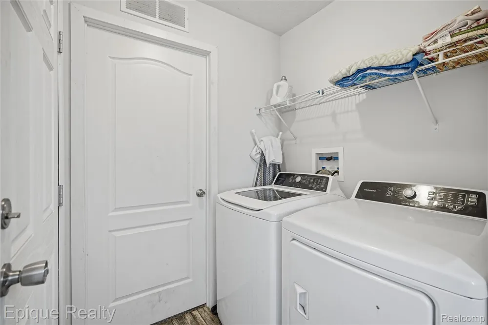 15346 Enchante Clinton Charter Township, MI 48038