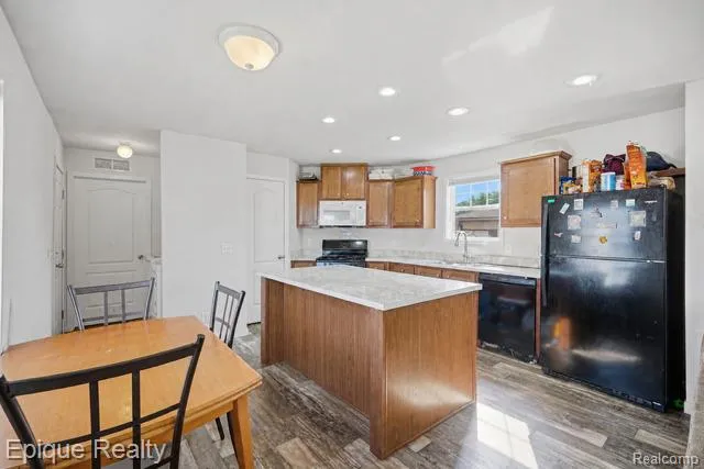 15346 Enchante Clinton Charter Township, MI 48038