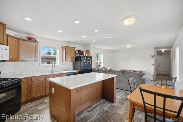 15346 Enchante Clinton Charter Township, MI 48038