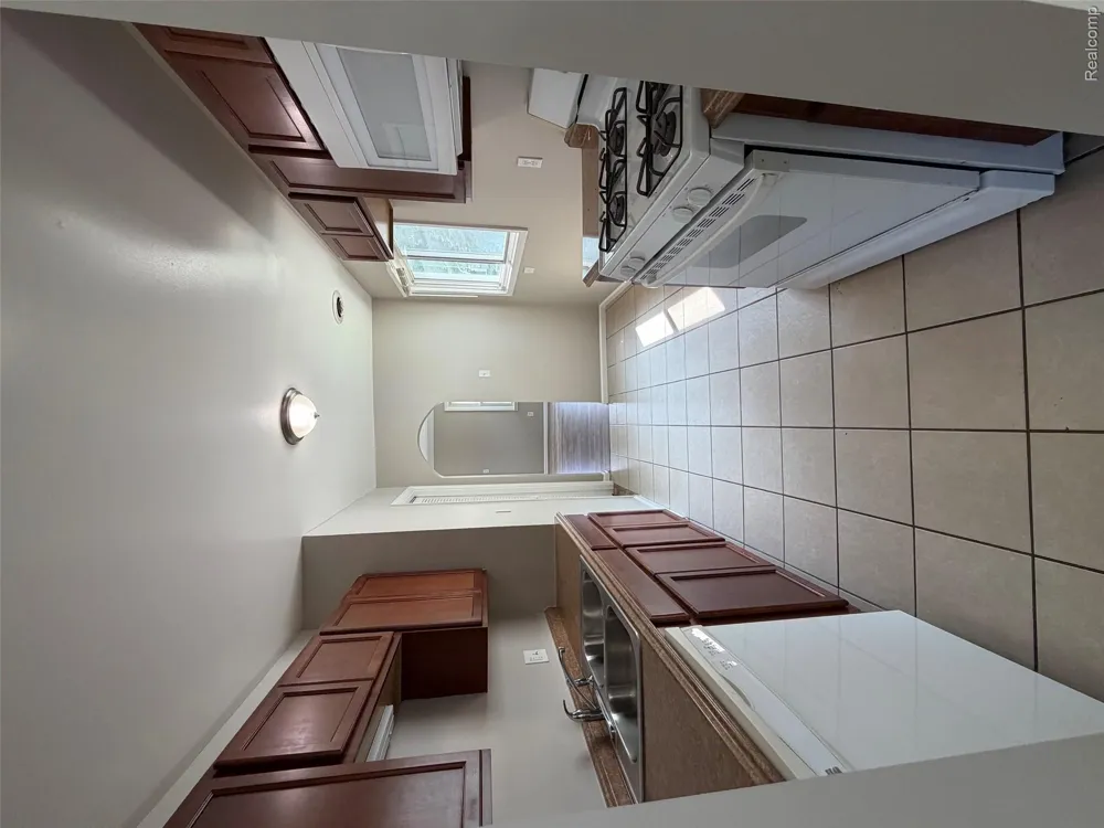 27373 Dartmouth Street Madison Heights City, MI 48071
