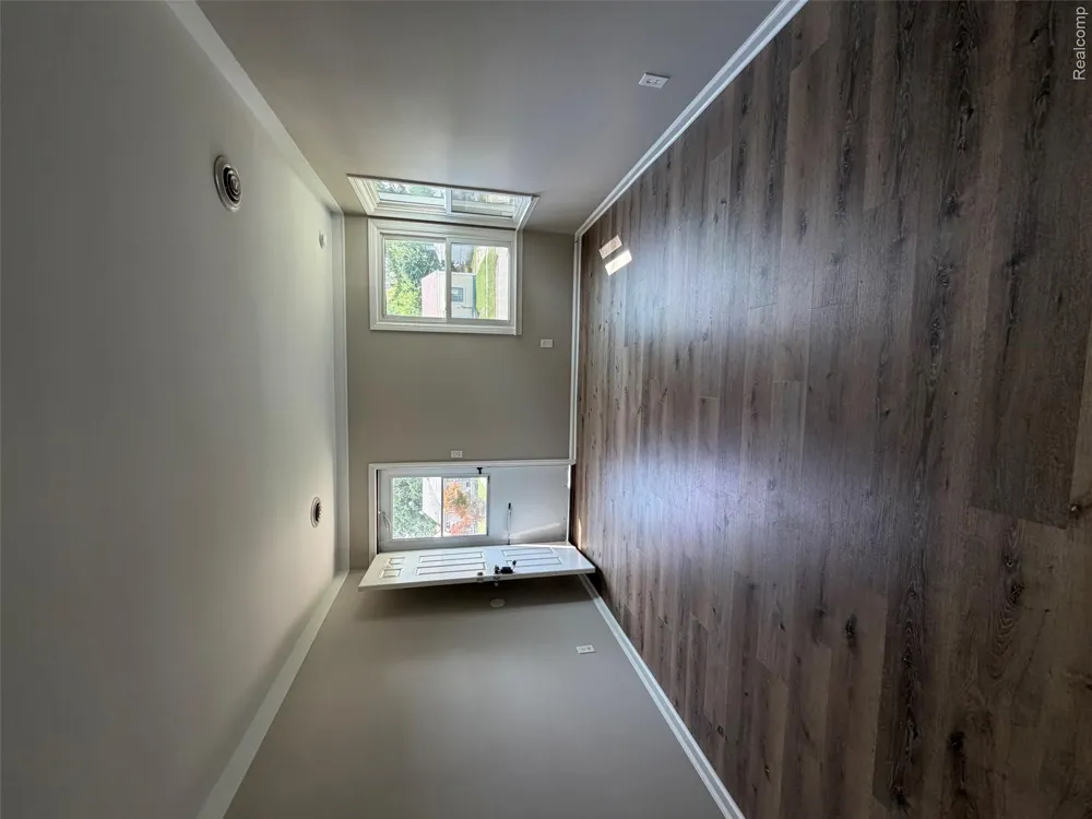 27373 Dartmouth Street Madison Heights City, MI 48071