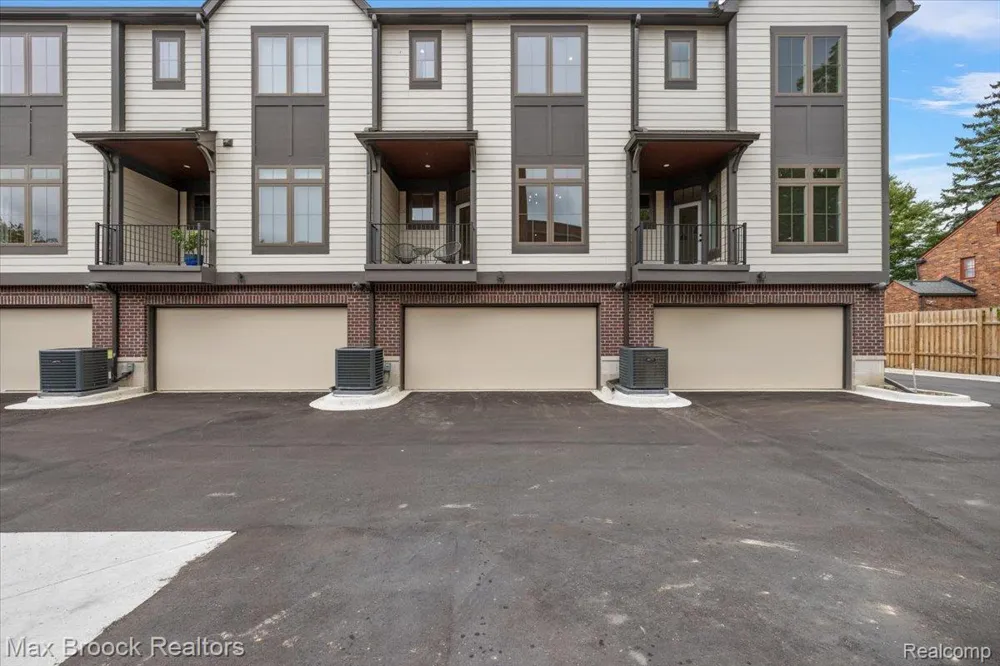 378 Notre Dame Street Grosse Pointe City, MI 48230
