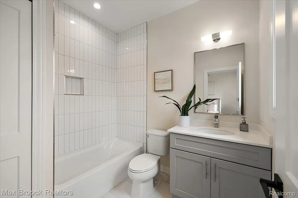 378 Notre Dame Street Grosse Pointe City, MI 48230