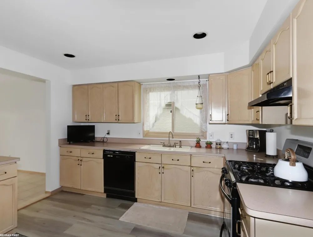 39328 Rivercrest Avenue Harrison Charter Township, MI 48045