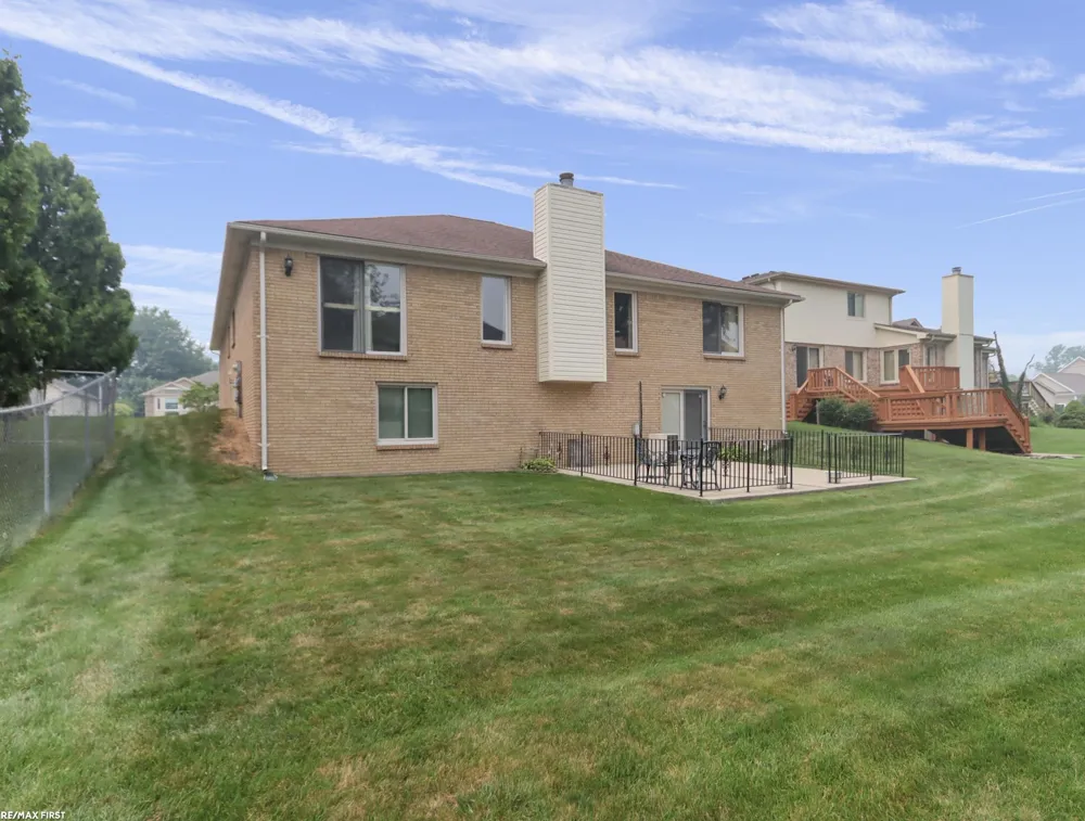 39328 Rivercrest Avenue Harrison Charter Township, MI 48045