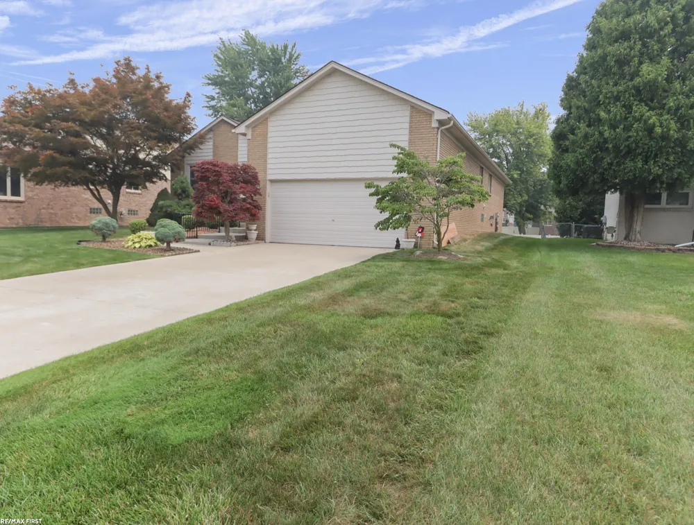 39328 Rivercrest Avenue Harrison Charter Township, MI 48045